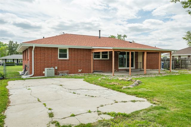 7217 Maple Drive, Urbandale, IA 50322