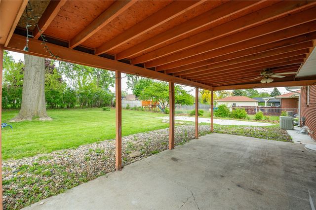7217 Maple Drive, Urbandale, IA 50322