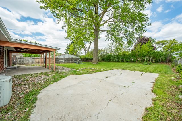 7217 Maple Drive, Urbandale, IA 50322