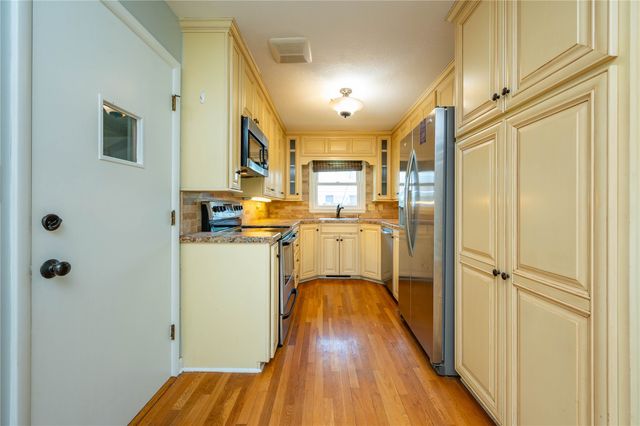 7217 Maple Drive, Urbandale, IA 50322