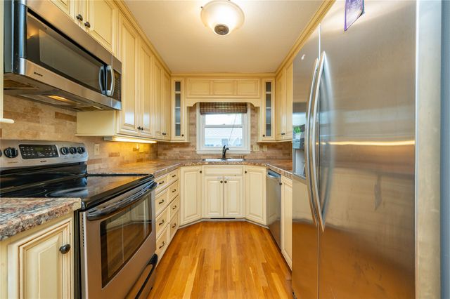 7217 Maple Drive, Urbandale, IA 50322