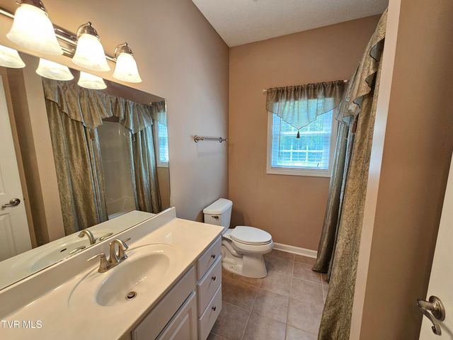 22 Bedding Place, Johnson City, TN 37604