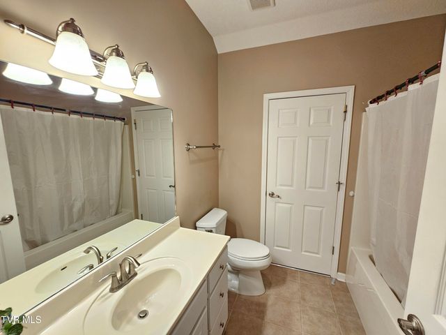 22 Bedding Place, Johnson City, TN 37604