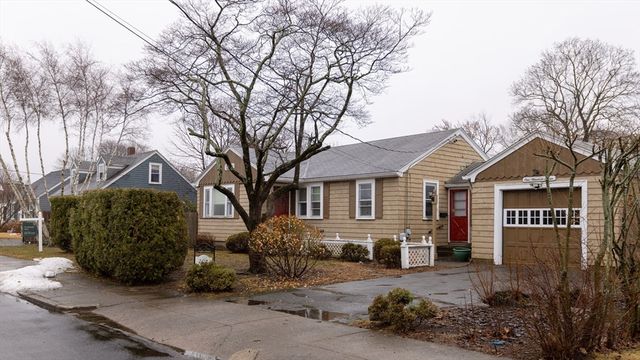 107 Fuller St, Pawtucket, RI 02861