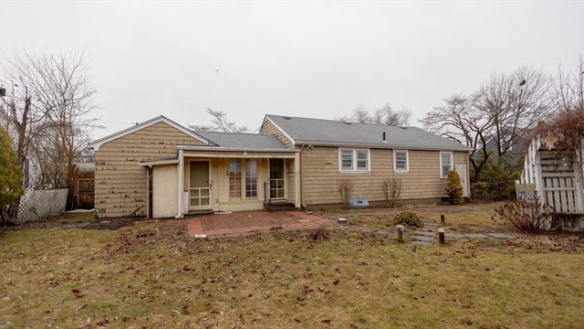 107 Fuller St, Pawtucket, RI 02861