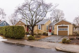 107 Fuller St, Pawtucket, RI 02861