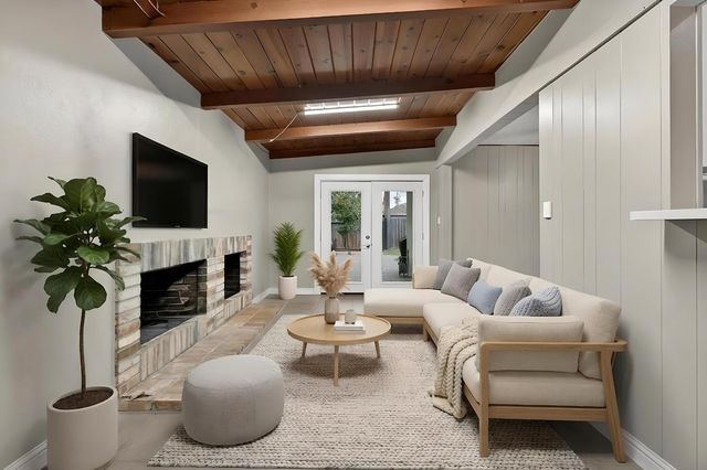 1507 W Locust St, Lodi, CA 95242