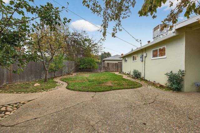 1507 W Locust St, Lodi, CA 95242