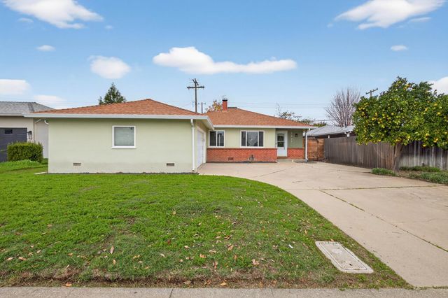 1507 W Locust St, Lodi, CA 95242