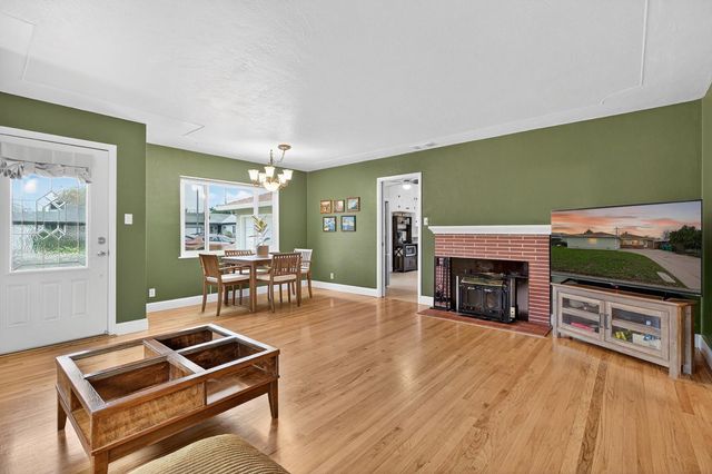 1507 W Locust St, Lodi, CA 95242