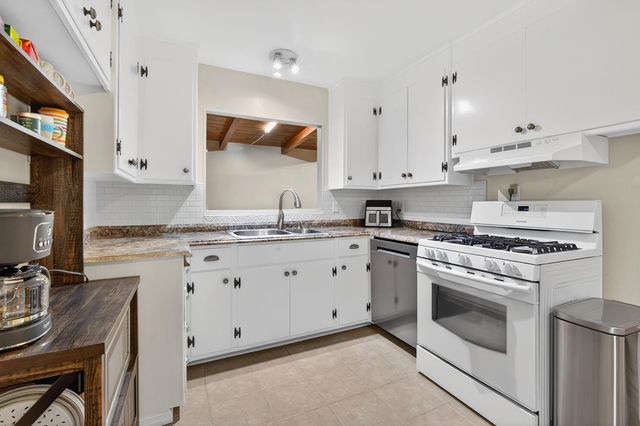 1507 W Locust St, Lodi, CA 95242