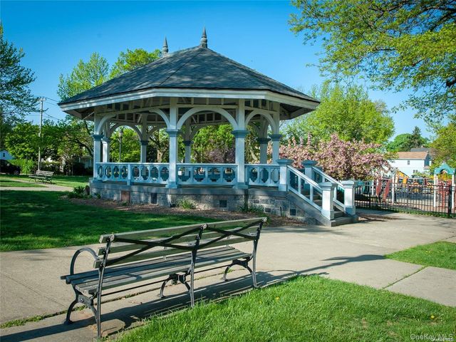 17 Myrtle Street 2nd Fl, Manhasset, NY 11030