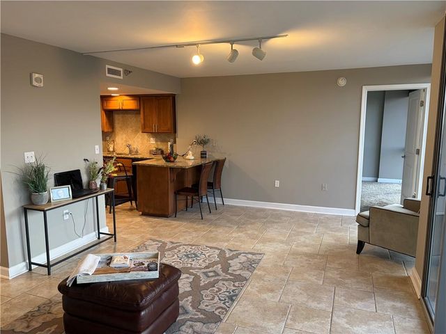 600 E Admiral Boulevard 207, Kansas City, MO 64106