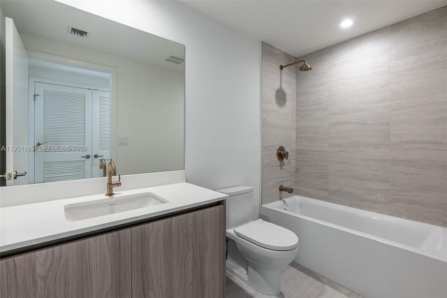 77 SE 5th ST 3013, Miami, FL 33131