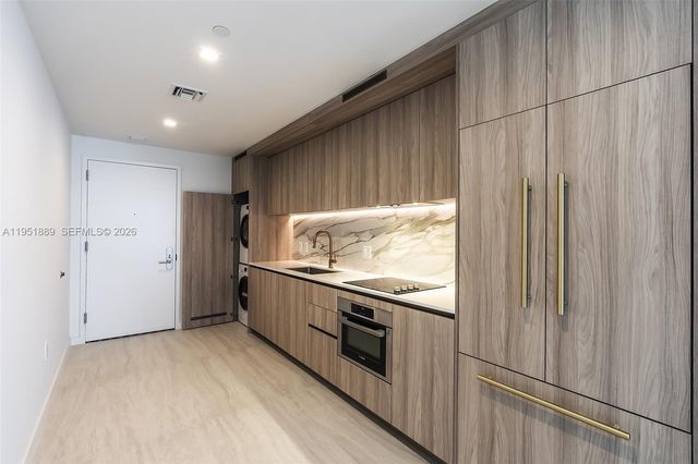 77 SE 5th ST 3013, Miami, FL 33131