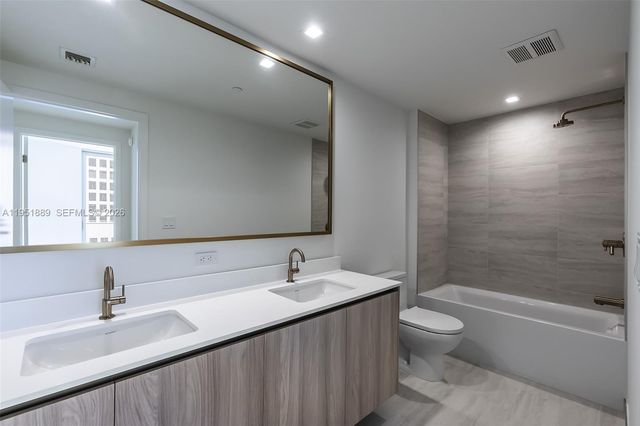 77 SE 5th ST 3013, Miami, FL 33131