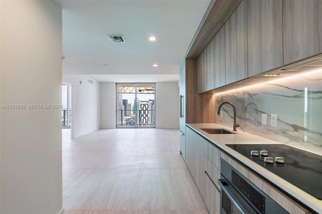 77 SE 5th ST 3013, Miami, FL 33131