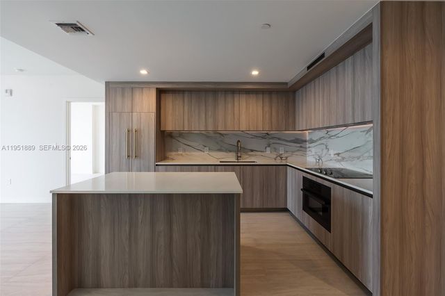 77 SE 5th ST 3013, Miami, FL 33131