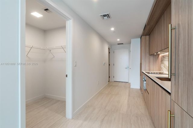 77 SE 5th ST 3013, Miami, FL 33131