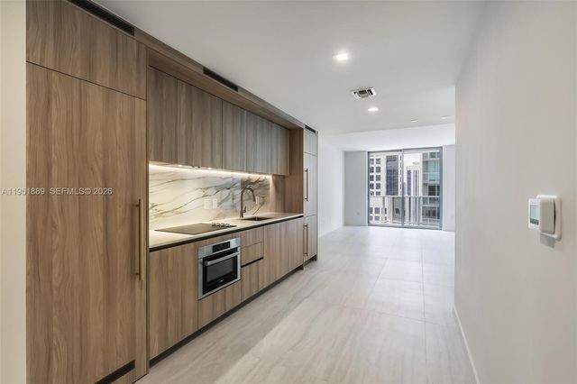 77 SE 5th ST 3013, Miami, FL 33131