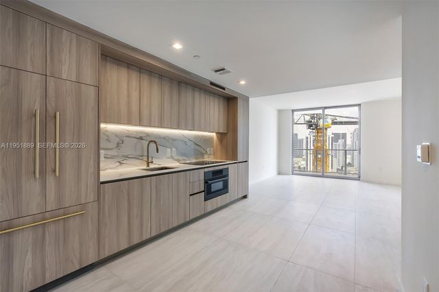 77 SE 5th ST 3013, Miami, FL 33131