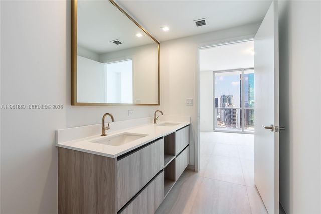 77 SE 5th ST 3013, Miami, FL 33131