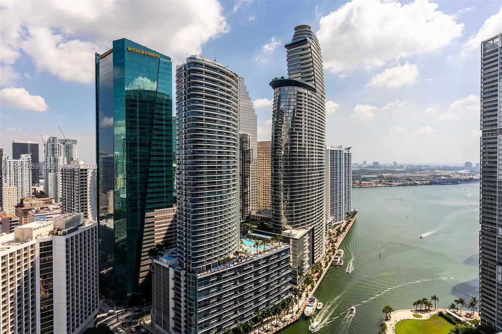 77 SE 5th ST 3013, Miami, FL 33131