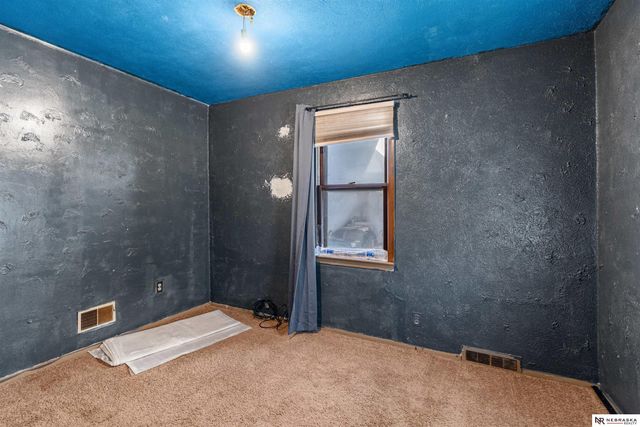 1724 S 8th Street, Omaha, NE 68108