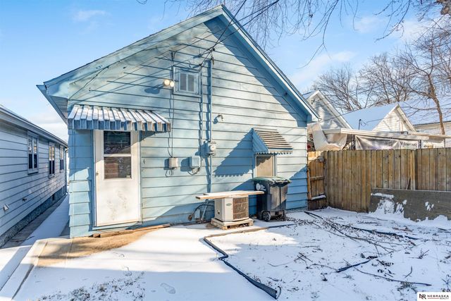 1724 S 8th Street, Omaha, NE 68108