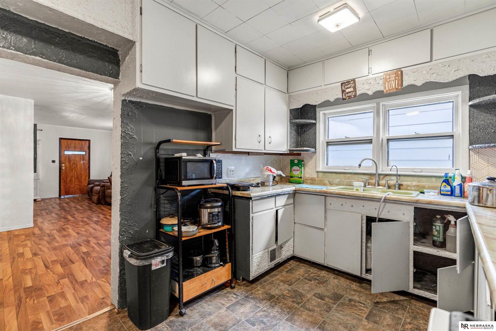 1724 S 8th Street, Omaha, NE 68108