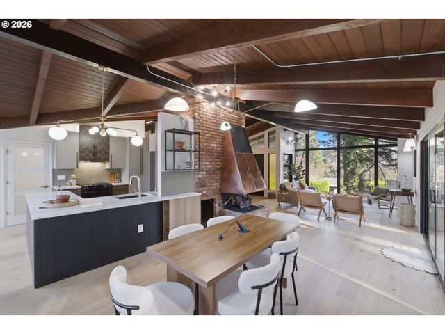 927 KINGWOOD Dr Nw, Salem, OR 97304