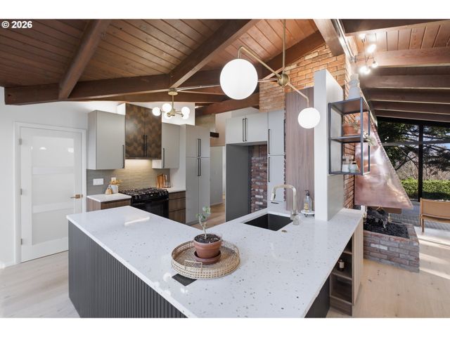 927 KINGWOOD Dr Nw, Salem, OR 97304