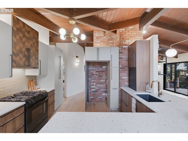 927 KINGWOOD Dr Nw, Salem, OR 97304