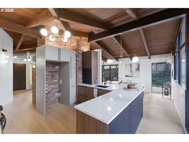 927 KINGWOOD Dr Nw, Salem, OR 97304