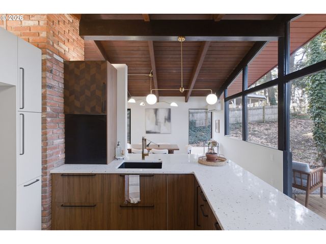 927 KINGWOOD Dr Nw, Salem, OR 97304