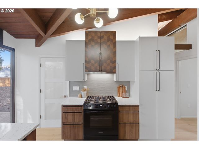 927 KINGWOOD Dr Nw, Salem, OR 97304