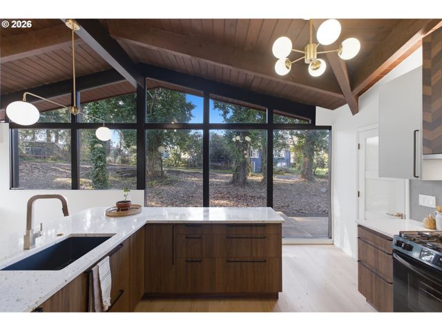 927 KINGWOOD Dr Nw, Salem, OR 97304