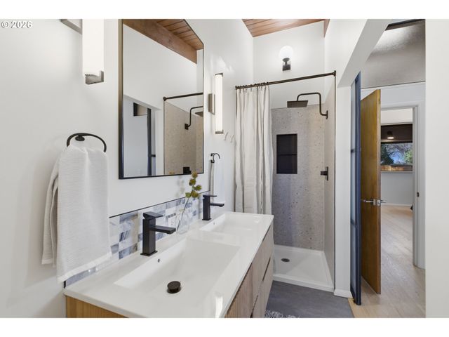 927 KINGWOOD Dr Nw, Salem, OR 97304