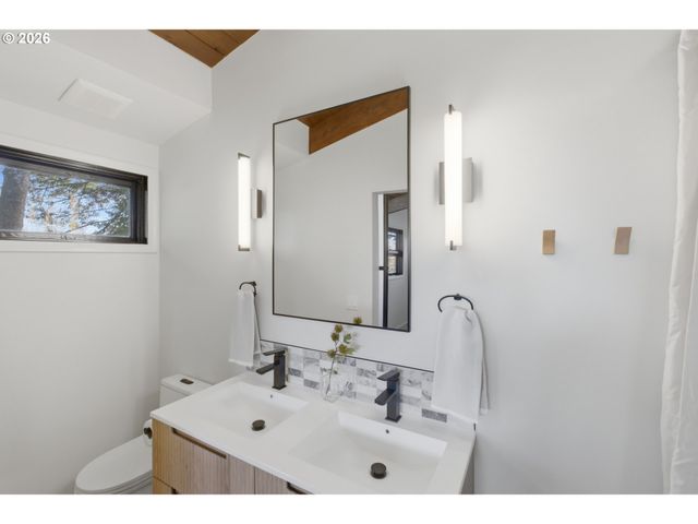 927 KINGWOOD Dr Nw, Salem, OR 97304