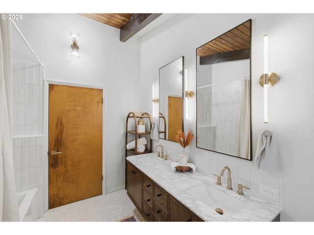 927 KINGWOOD Dr Nw, Salem, OR 97304