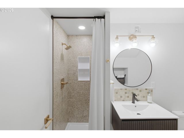 927 KINGWOOD Dr Nw, Salem, OR 97304