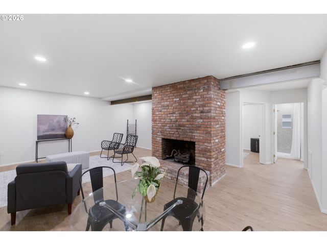 927 KINGWOOD Dr Nw, Salem, OR 97304