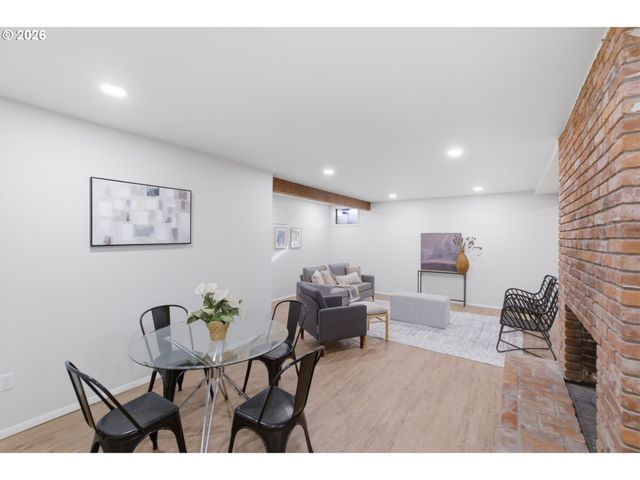 927 KINGWOOD Dr Nw, Salem, OR 97304