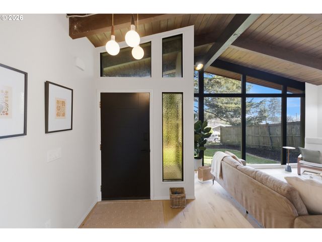 927 KINGWOOD Dr Nw, Salem, OR 97304