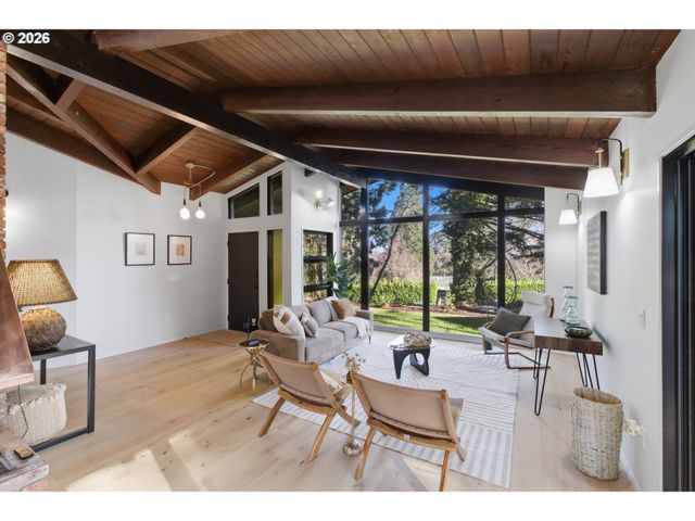 927 KINGWOOD Dr Nw, Salem, OR 97304