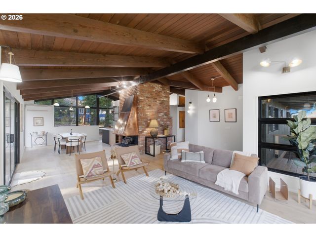 927 KINGWOOD Dr Nw, Salem, OR 97304