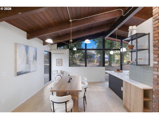 927 KINGWOOD Dr Nw, Salem, OR 97304