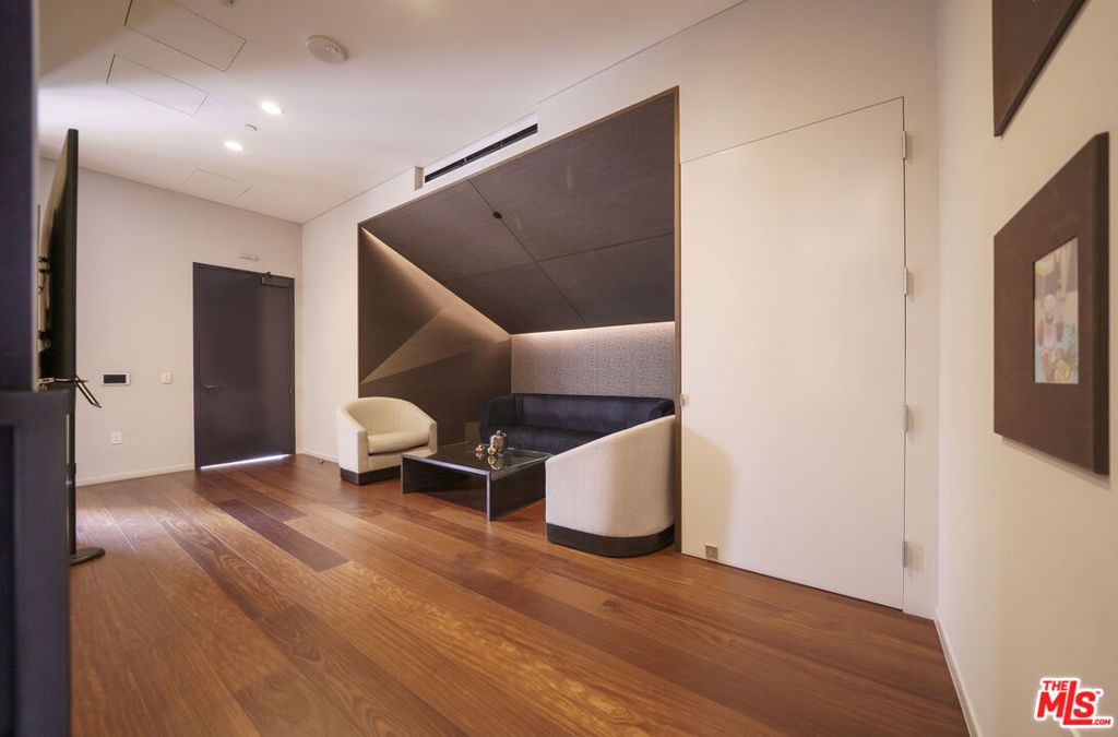 Image 10 of property listing at 889 Francisco Street 2610, Los Angeles, CA 90017