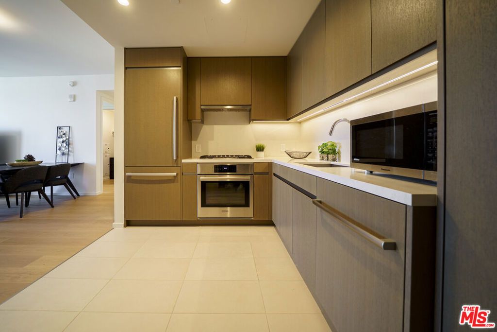Image 13 of property listing at 889 Francisco Street 2610, Los Angeles, CA 90017