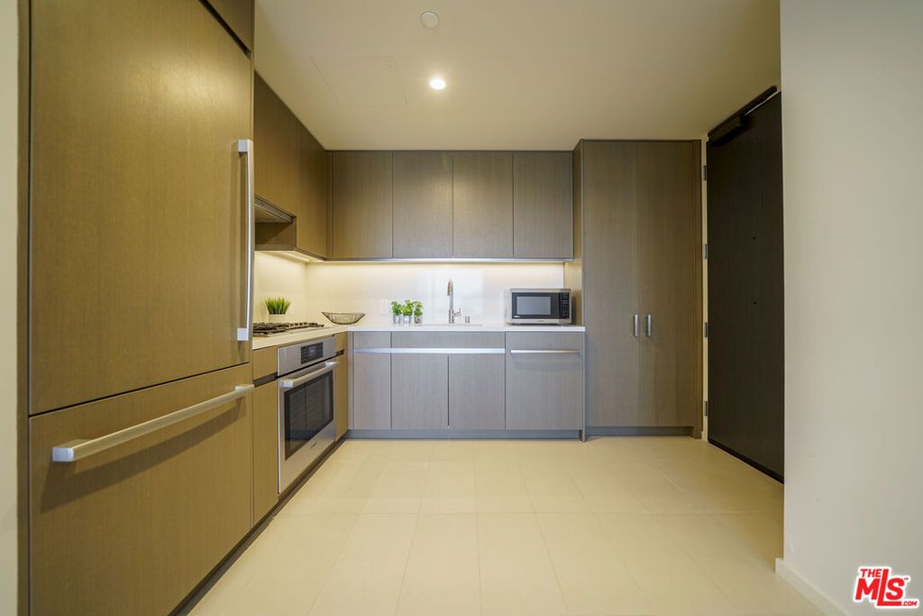 Image 14 of property listing at 889 Francisco Street 2610, Los Angeles, CA 90017
